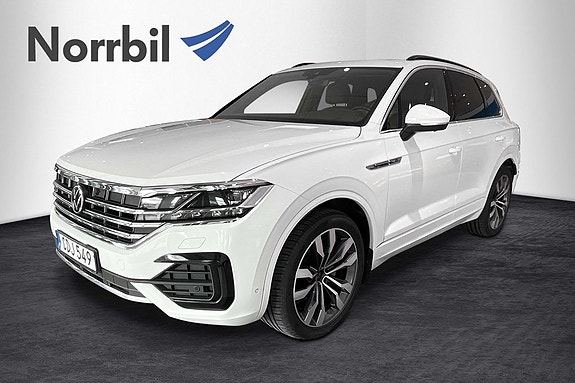 Volkswagen Touareg 2 of 5