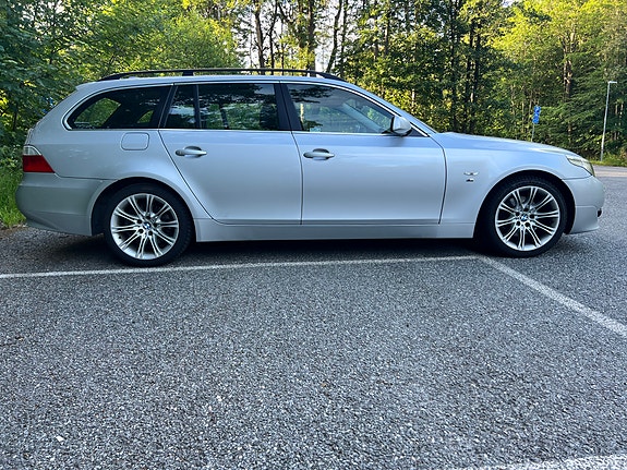 BMW 530i 2 of 5
