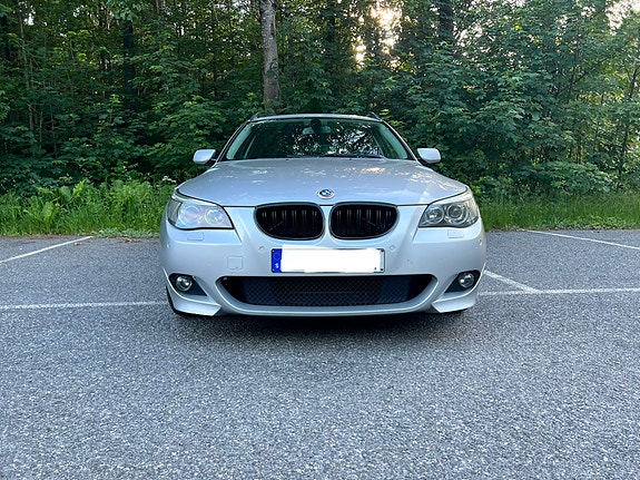 BMW 530i 4 of 5