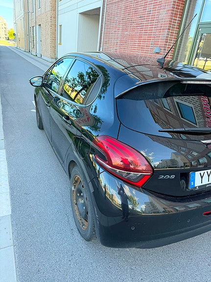 Peugeot 208 5 of 5