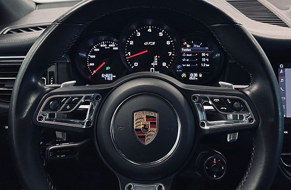 Porsche Macan GTS 13 of 14