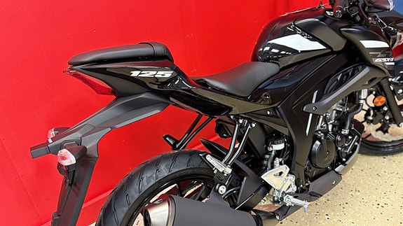 Suzuki GSX-S125 4 of 6