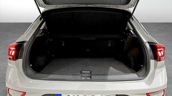 Volkswagen T-Roc 12 of 19