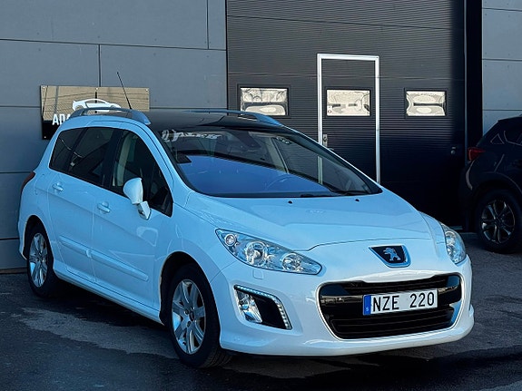 Peugeot 308 SW 3 of 5