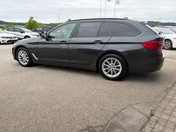 BMW 520d 3 of 5