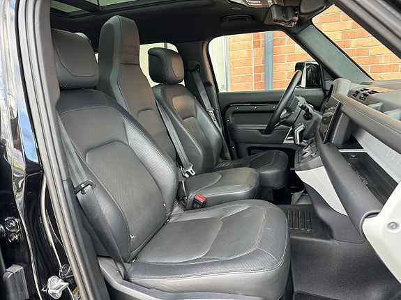 Land Rover Defender 110 9 of 26