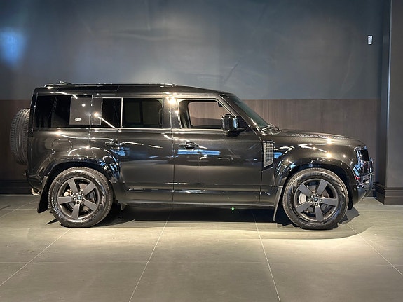 Land Rover Defender 110 5 of 5