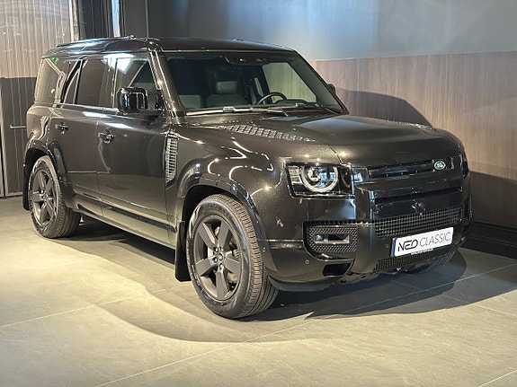 Land Rover Defender 110 4 of 5