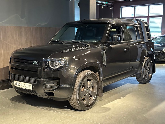 Land Rover Defender 110 2 of 5