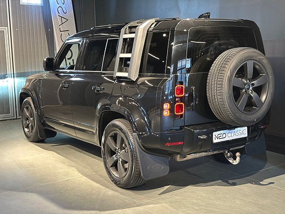 Land Rover Defender 110 3 of 5