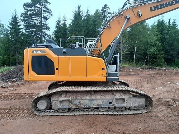 Liebherr R 930 G8 2 of 8