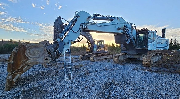 Liebherr R 966 HD 2 of 24