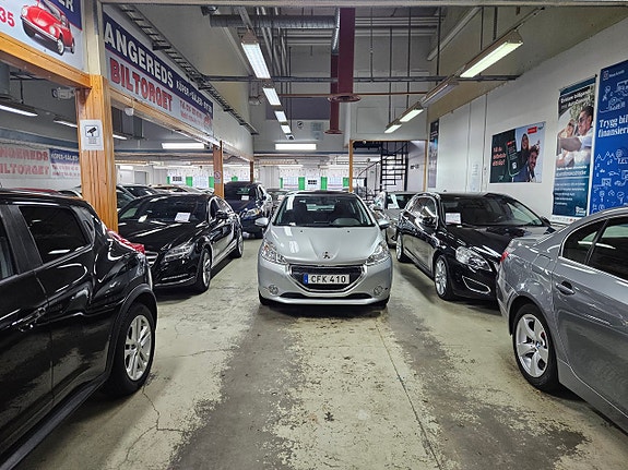 Peugeot 208 4 of 5