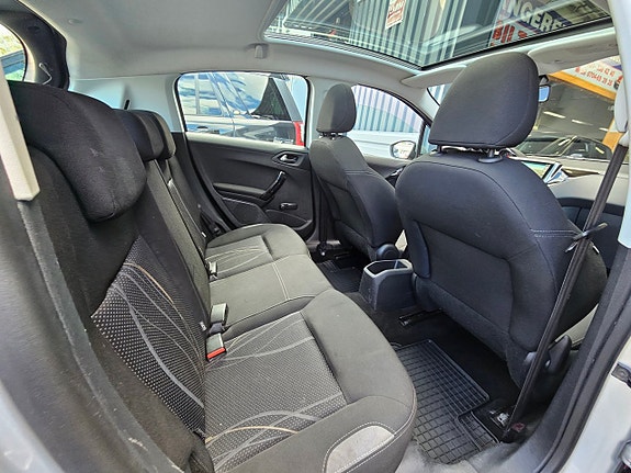 Peugeot 208 9 of 12