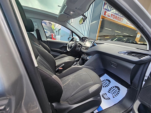 Peugeot 208 7 of 12