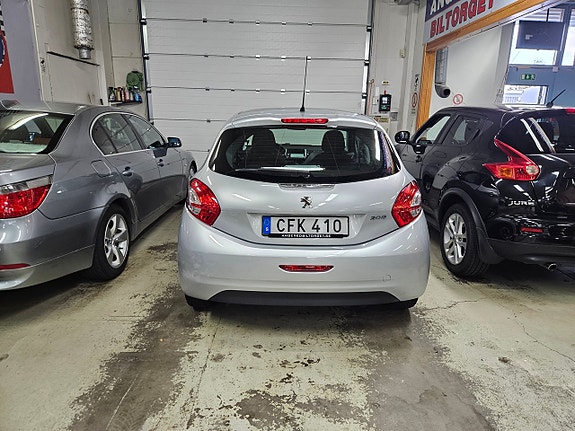 Peugeot 208 6 of 12