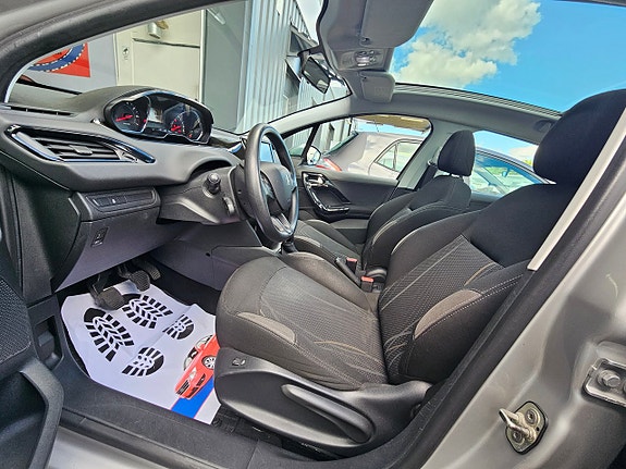 Peugeot 208 12 of 12