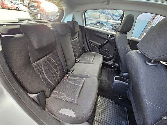 Peugeot 208 10 of 12