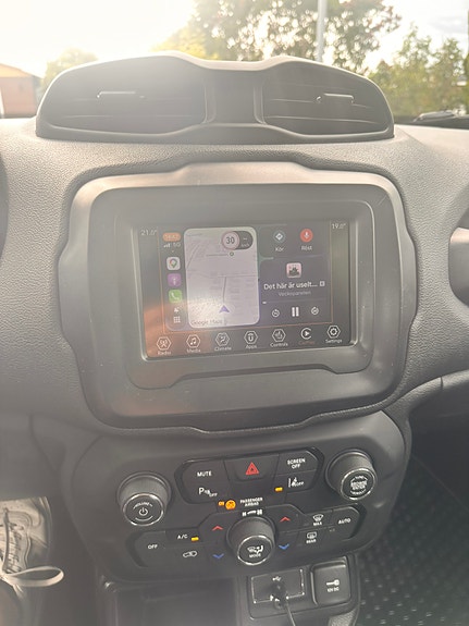 Jeep Renegade 6 of 8