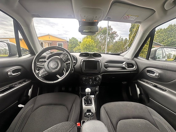 Jeep Renegade 5 of 8