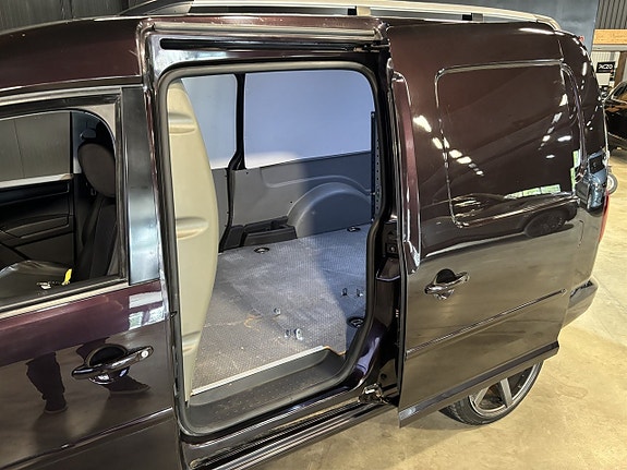 Volkswagen Caddy Maxi 18 of 23