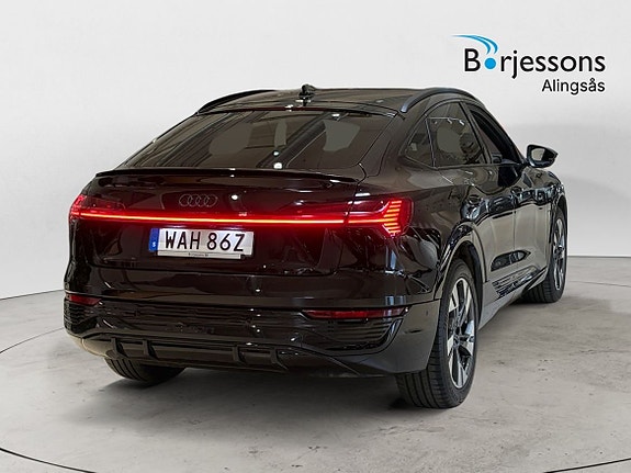 Audi Q8 4 of 5