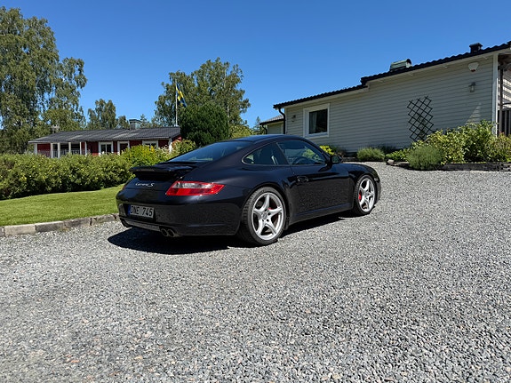 Porsche 911 Carrera S 4 of 5