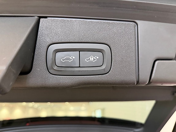 Volvo XC60 7 of 15
