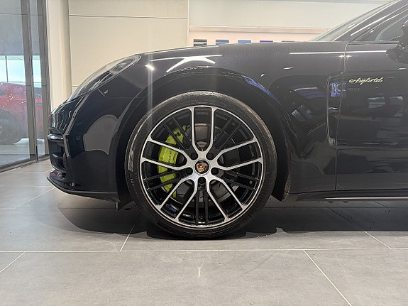 Porsche Panamera 4 5 of 5