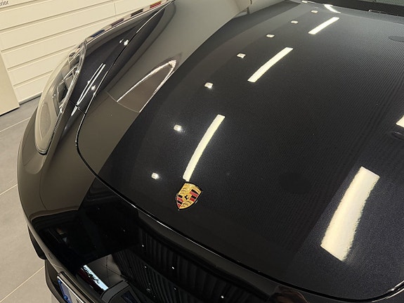 Porsche Panamera 4 3 of 5