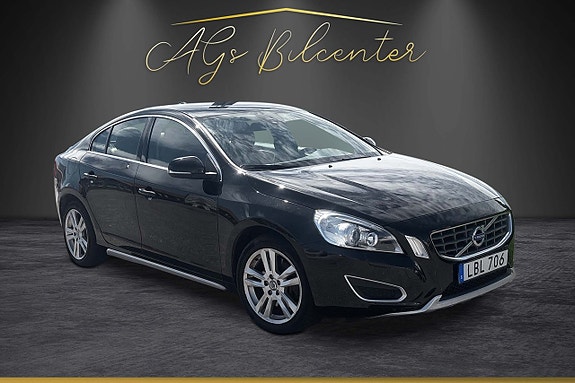 Volvo S60 2 of 5