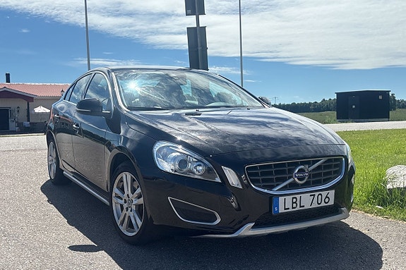 Volvo S60 3 of 5