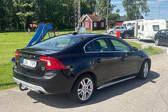 Volvo S60 4 of 5