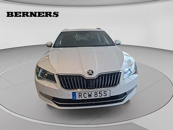 Skoda Superb 8 of 15