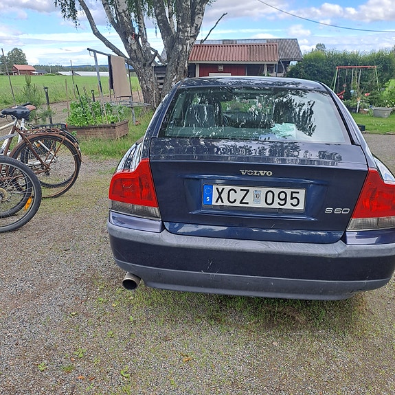 Volvo S60 3 of 4