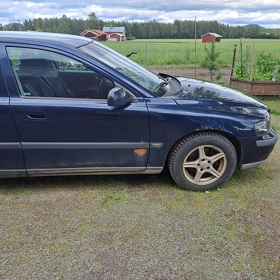Volvo S60 2 of 4