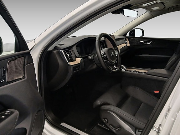 Volvo XC60 11 of 14