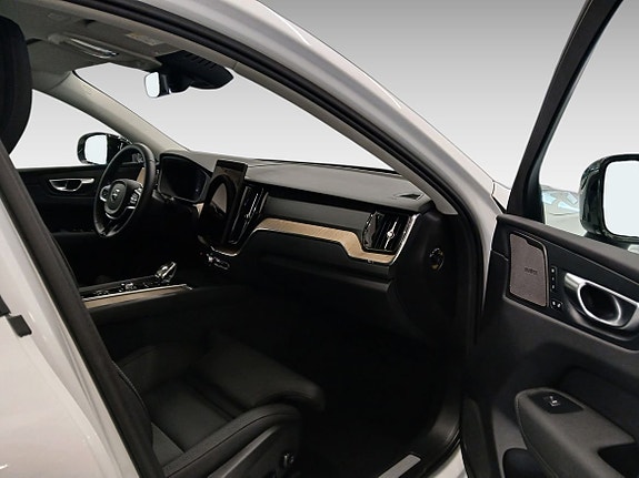 Volvo XC60 12 of 14