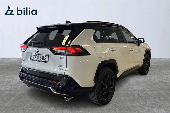 Toyota RAV4 Plug-in Hybrid 3 of 5