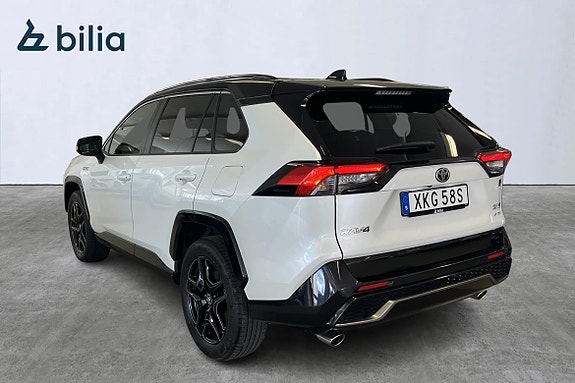 Toyota RAV4 Plug-in Hybrid 2 of 5