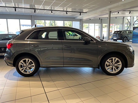 Audi Q3 4 of 5
