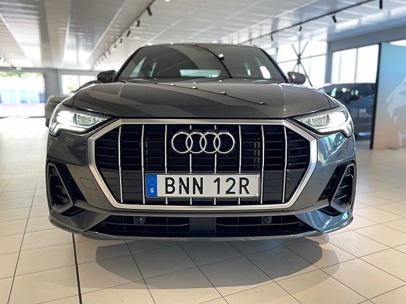 Audi Q3 2 of 5
