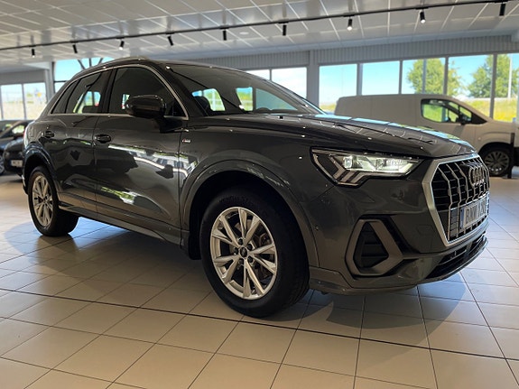 Audi Q3 3 of 5