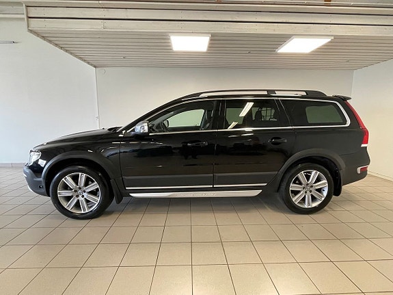Volvo XC70 2 of 7