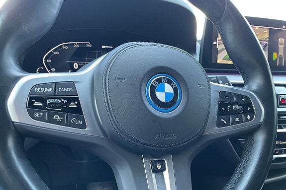 BMW 530e 16 of 17