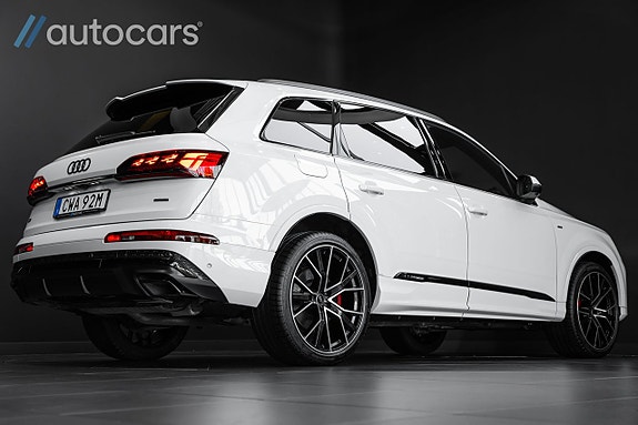 Audi Q7 3 of 5