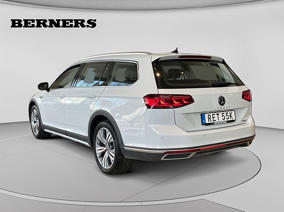 Volkswagen Passat Alltrack 3 of 5