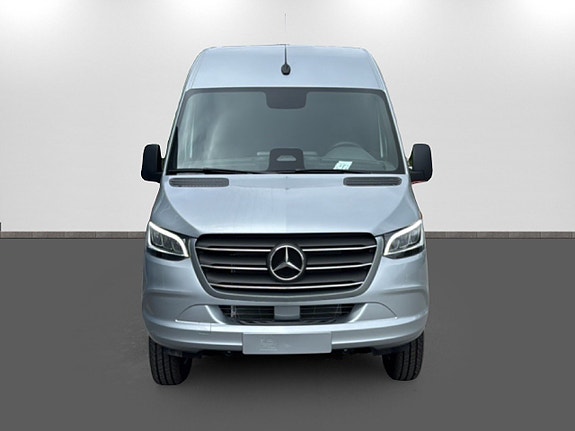 Mercedes-Benz Sprinter 319 2 of 14