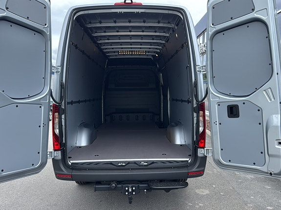 Mercedes-Benz Sprinter 319 14 of 14