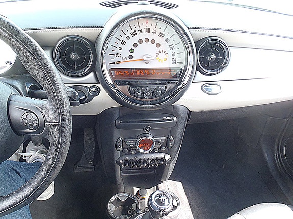 MINI Clubman Cooper 9 of 13